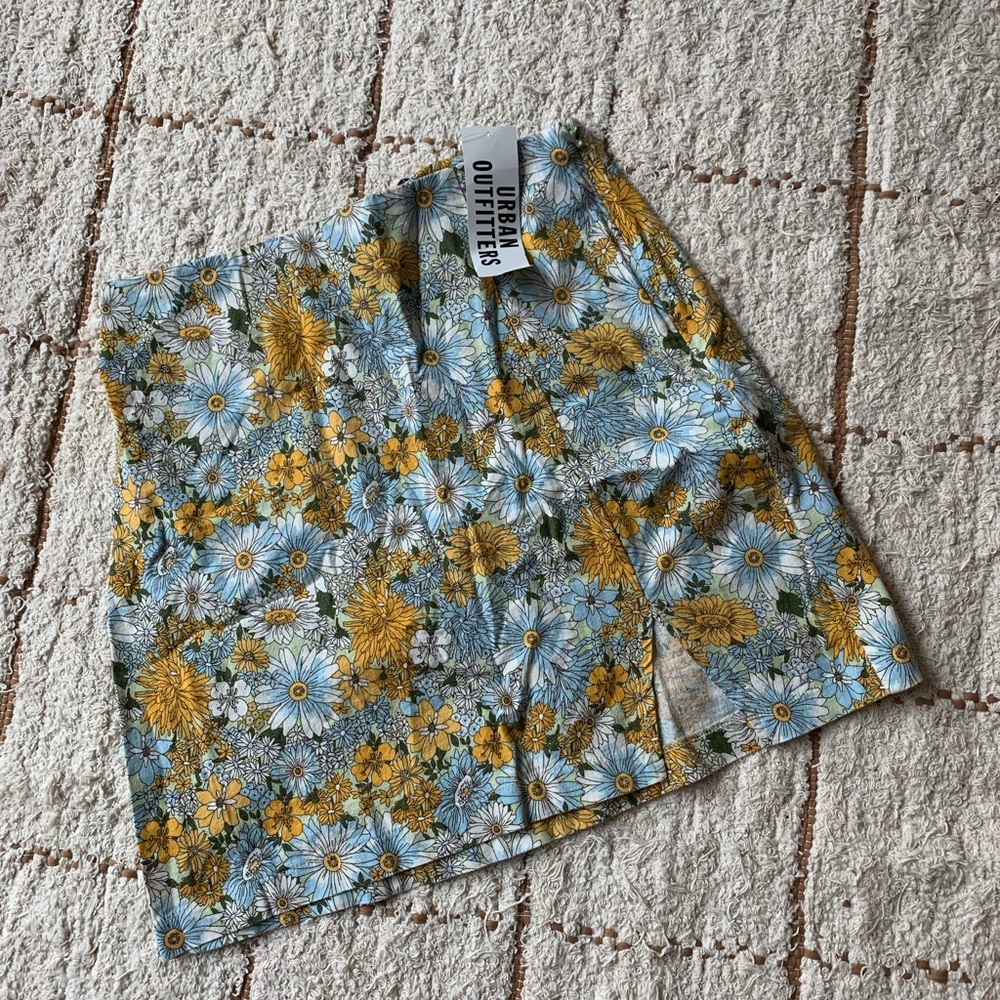 New with tags Urban Outfitters floral mini skirt small petite